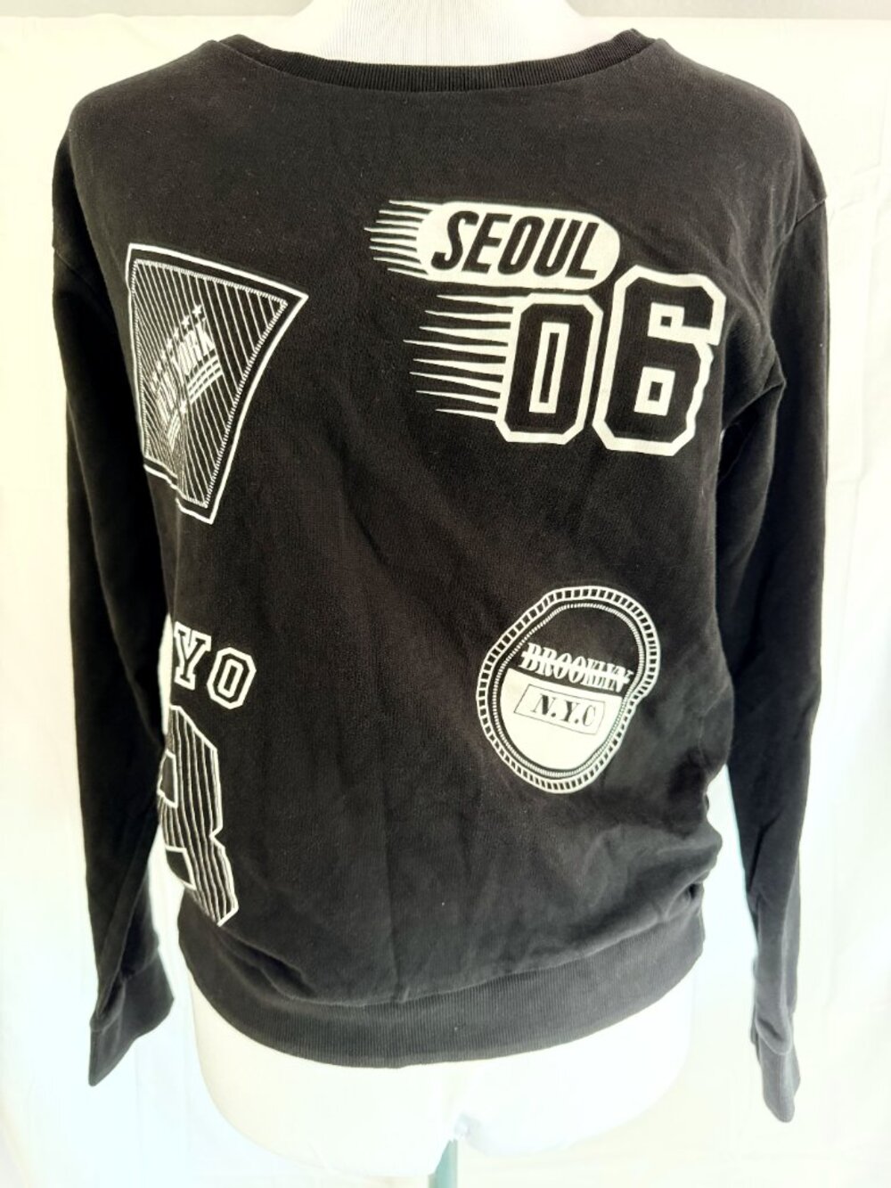 H&M Divided Black long sleeve with white Seoul And New York graphics